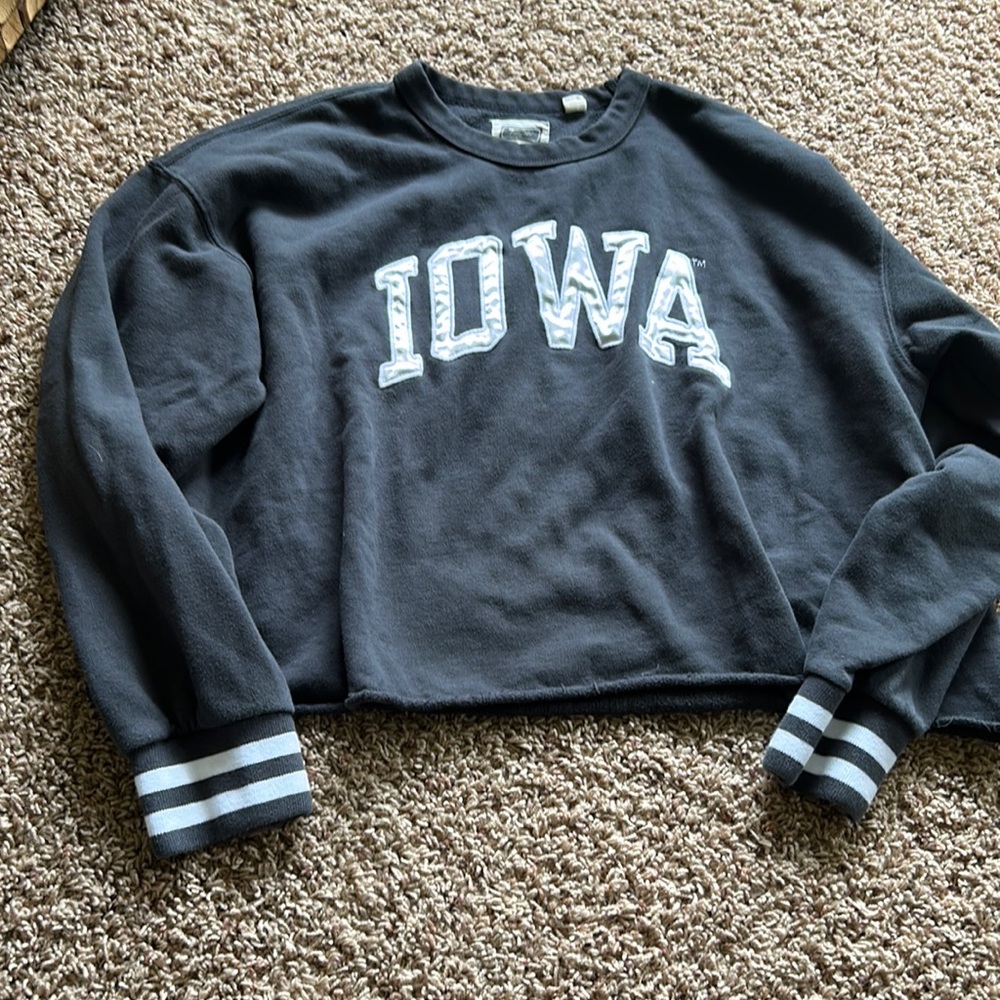 University of Iowa cropped sweatshirt size medium
